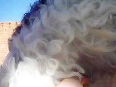 gordita en cuero se la folla un pony